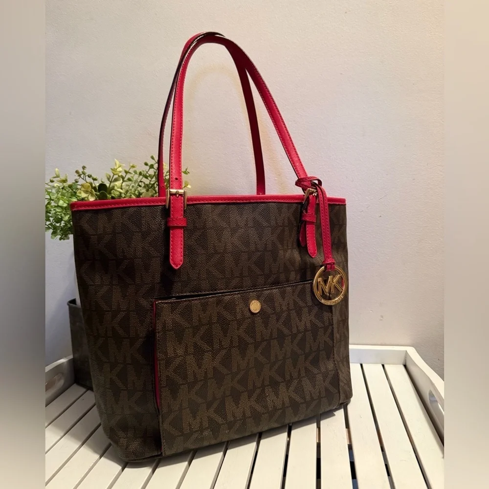Michael Kors mk signature